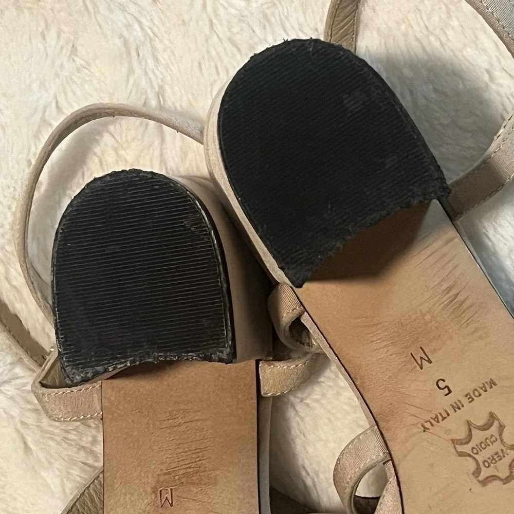 Adrienne Vittadini Classic Tan, Closed Toe‎ Heel And Ankle Strap Size 5M